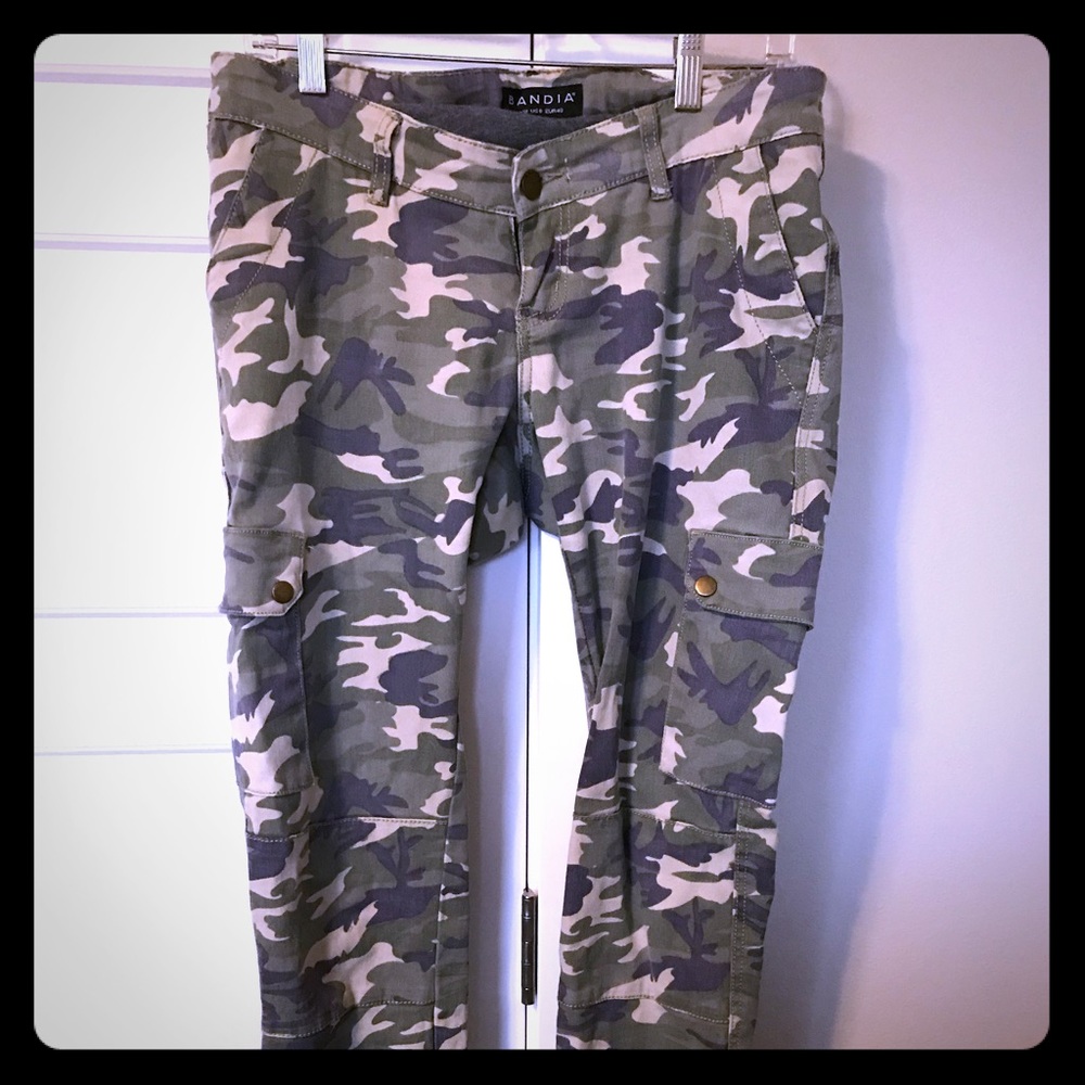 Bandia Maternity Over the Bump Cargo Pants- Size 8